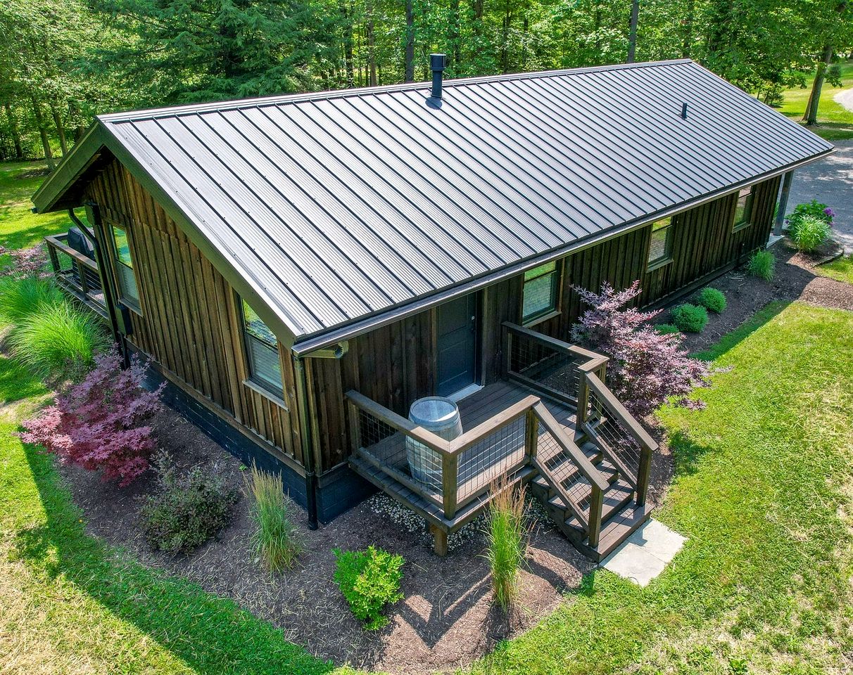 Rustic Romantic Cabin for Two Surrounded by Nature in Grand River Valley near Madison, Ohio