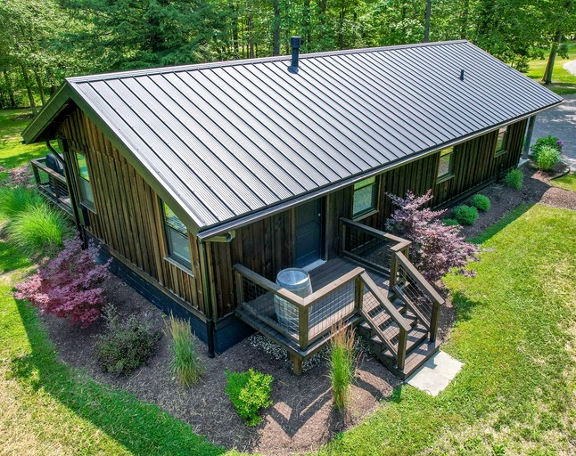 Rustic Romantic Cabin for Two Surrounded by Nature in Grand River Valley near Madison, Ohio
