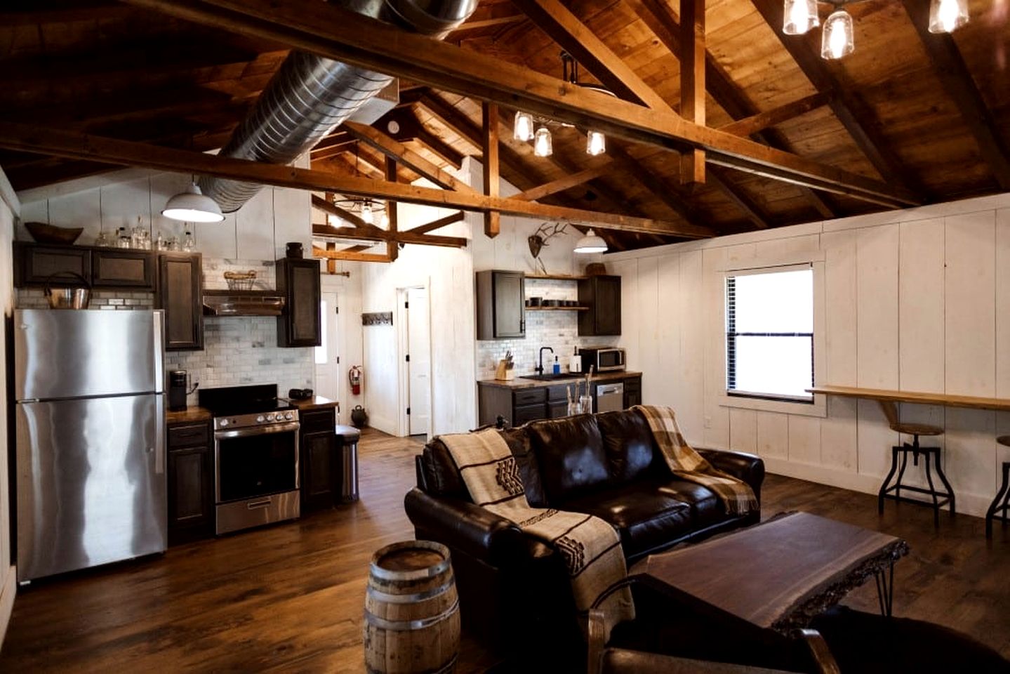 Rustic Romantic Cabin for Two Surrounded by Nature in Grand River Valley near Madison, Ohio