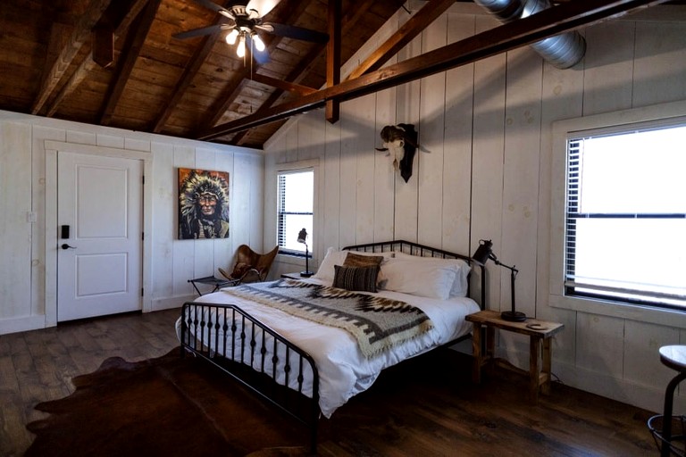 Cabins (United States of America, Madison, Ohio)