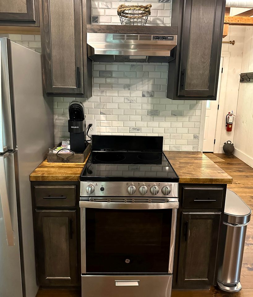 Rustic Romantic Cabin for Two Surrounded by Nature in Grand River Valley near Madison, Ohio