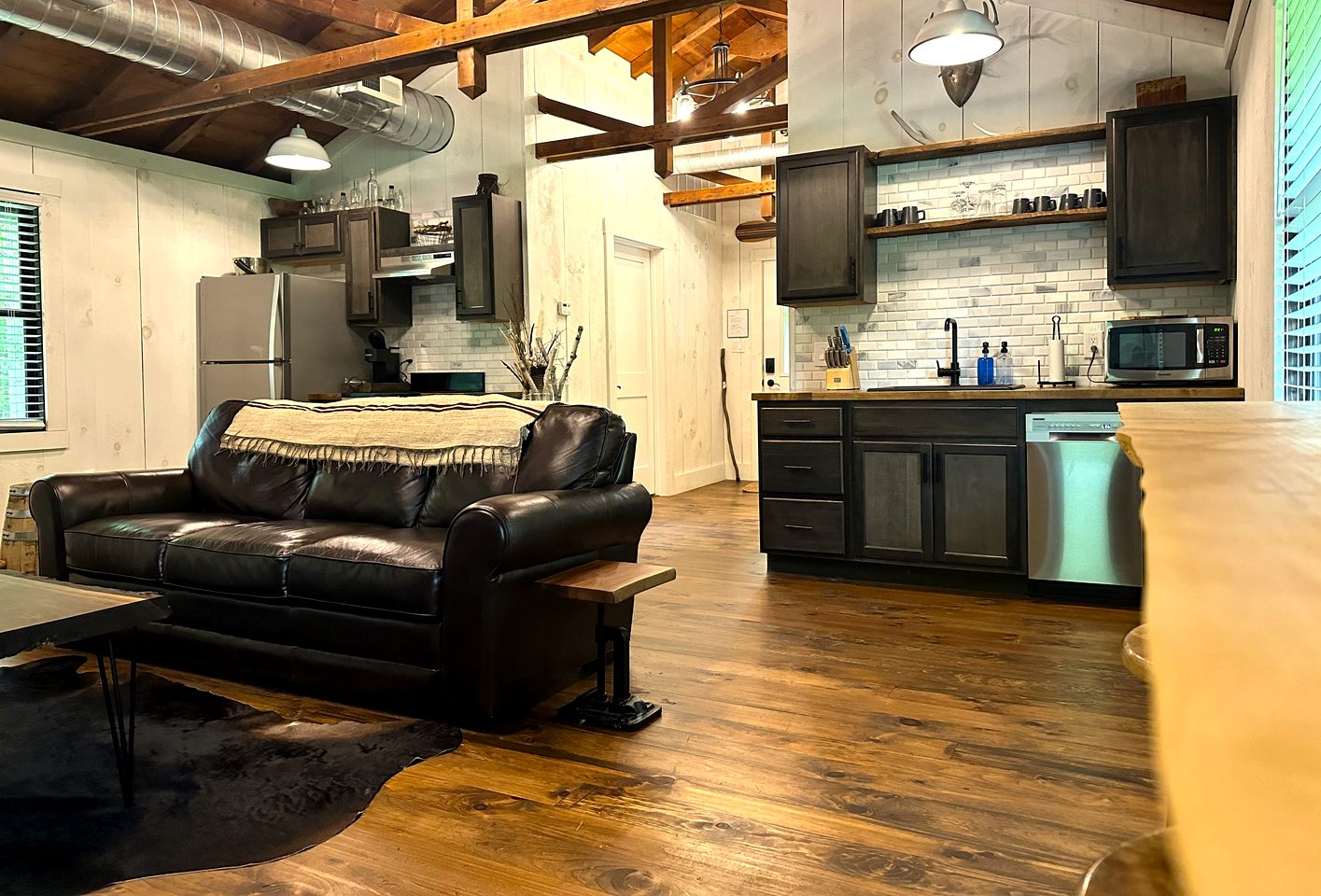 Rustic Romantic Cabin for Two Surrounded by Nature in Grand River Valley near Madison, Ohio