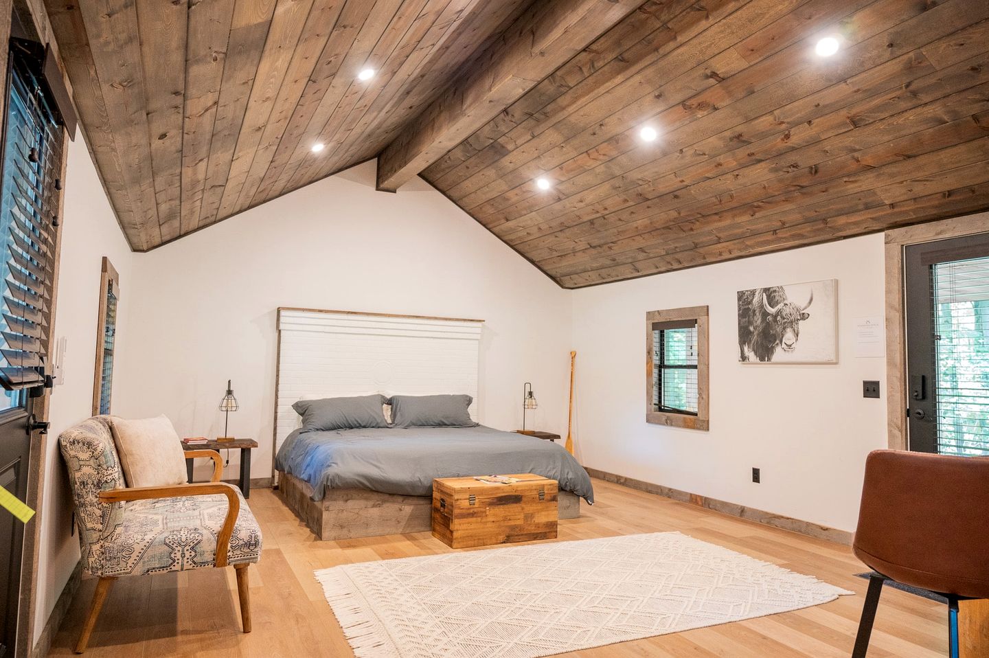 Peaceful Cozy Cabin Retreat Surrounded by Nature for a Wonderful Couples Getaway near Madison, Ohio