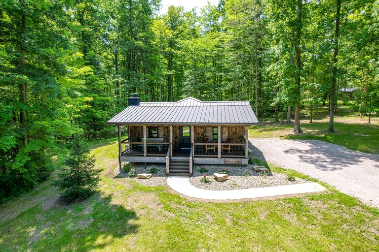 Cabins (United States of America, Madison, Ohio)