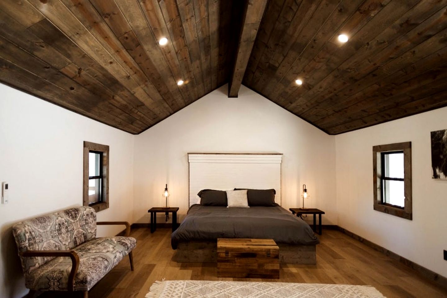 Peaceful Cozy Cabin Retreat Surrounded by Nature for a Wonderful Couples Getaway near Madison, Ohio