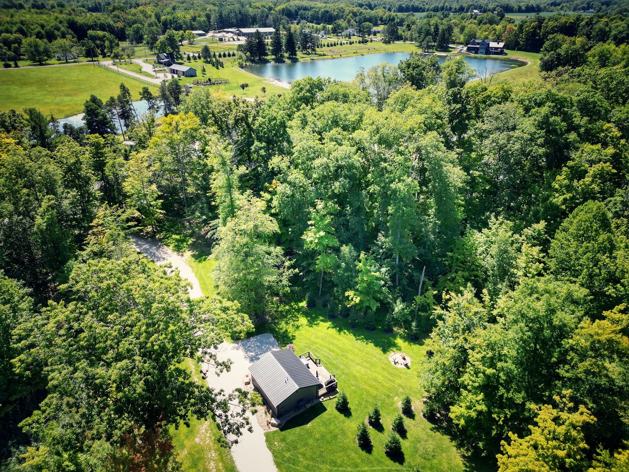 Modern Luxurious Woodside Cabin for Two in the Heart of Ohio's Wine Country near Madison, Ohio