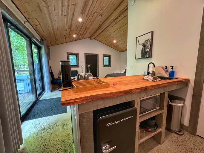 Cabins (United States of America, Madison, Ohio)