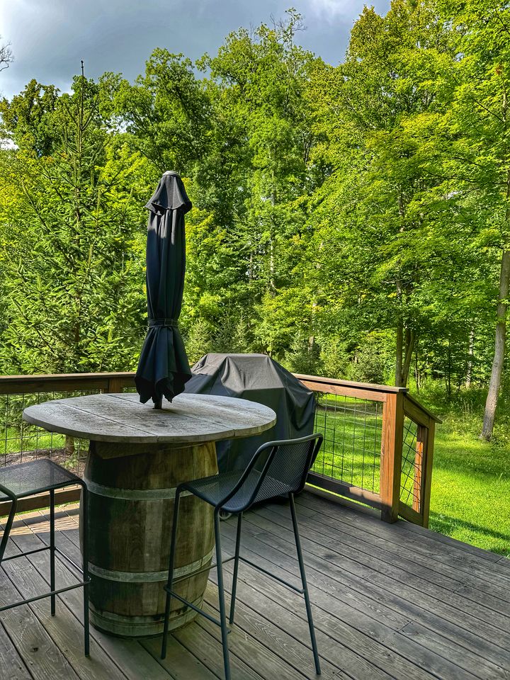 Serene Modern Cabin with Hot Tub Surrounded by Nature for a Romantic Escape near Madison, Ohio