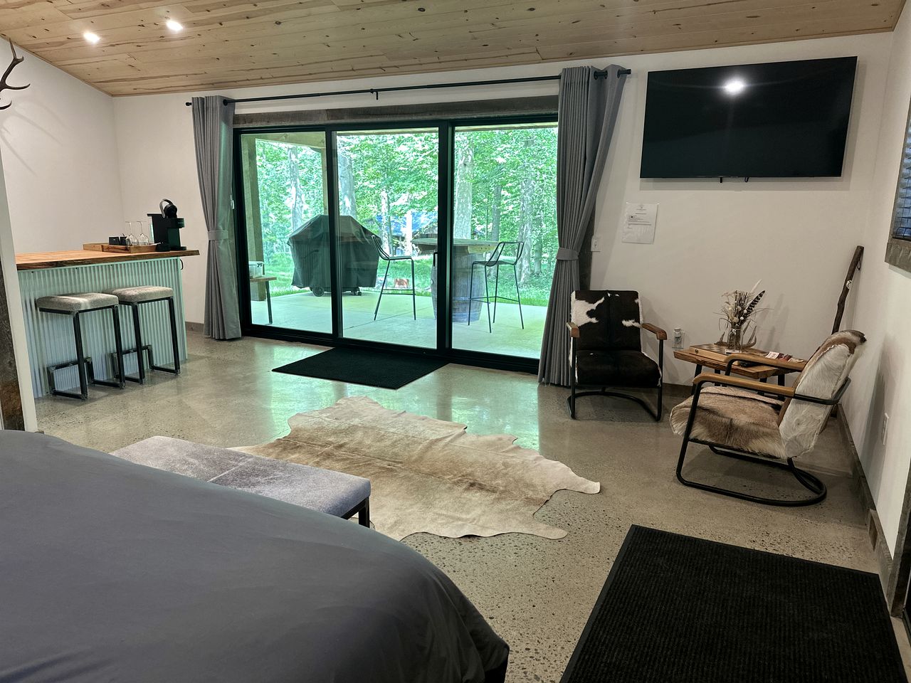 Secluded Romantic Cabin in the Heart of Ohio's Grand River Valley near Madison, Ohio