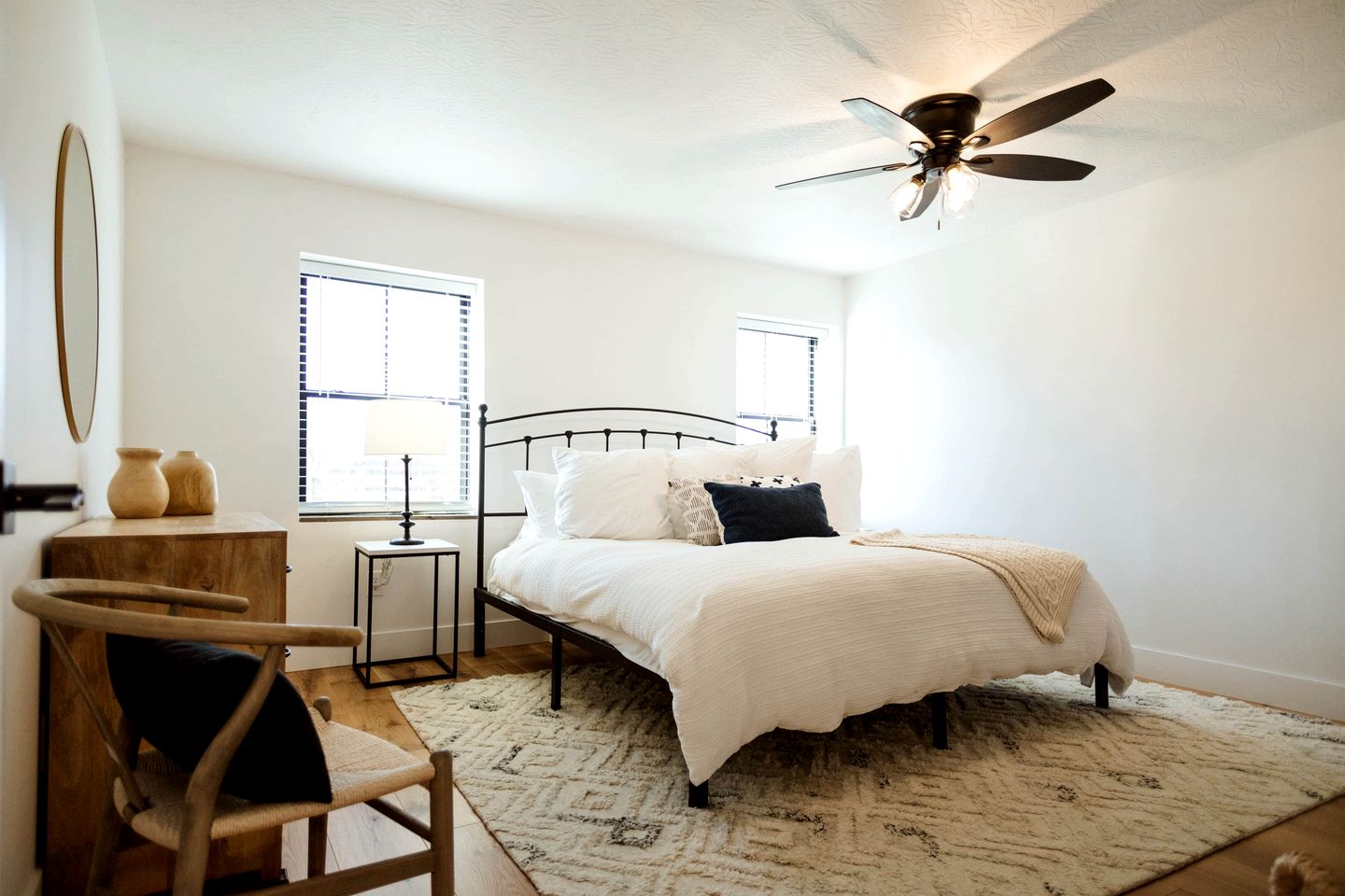 Modern Farmhouse Cottage with Stunning Lake Views Nestled in Ohio's Wine Country near Madison, Ohio