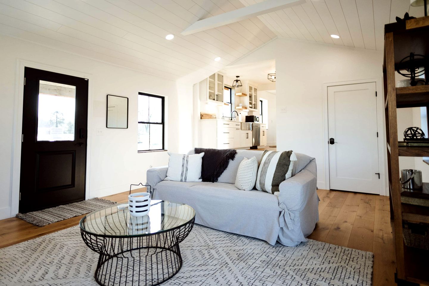 Modern Farmhouse Cottage with Stunning Lake Views Nestled in Ohio's Wine Country near Madison, Ohio