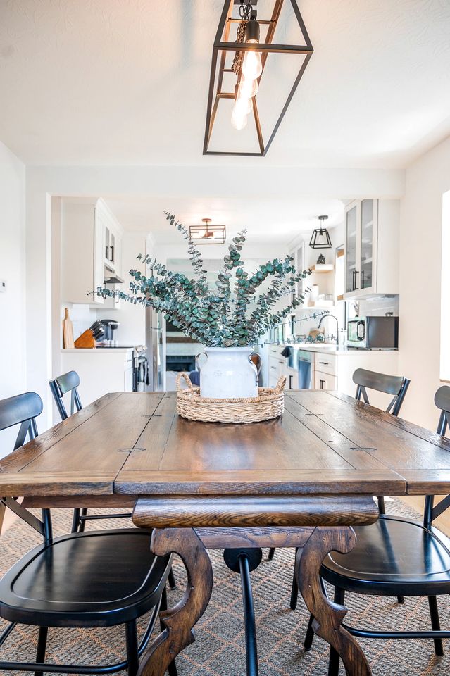 Modern Farmhouse Cottage with Stunning Lake Views Nestled in Ohio's Wine Country near Madison, Ohio