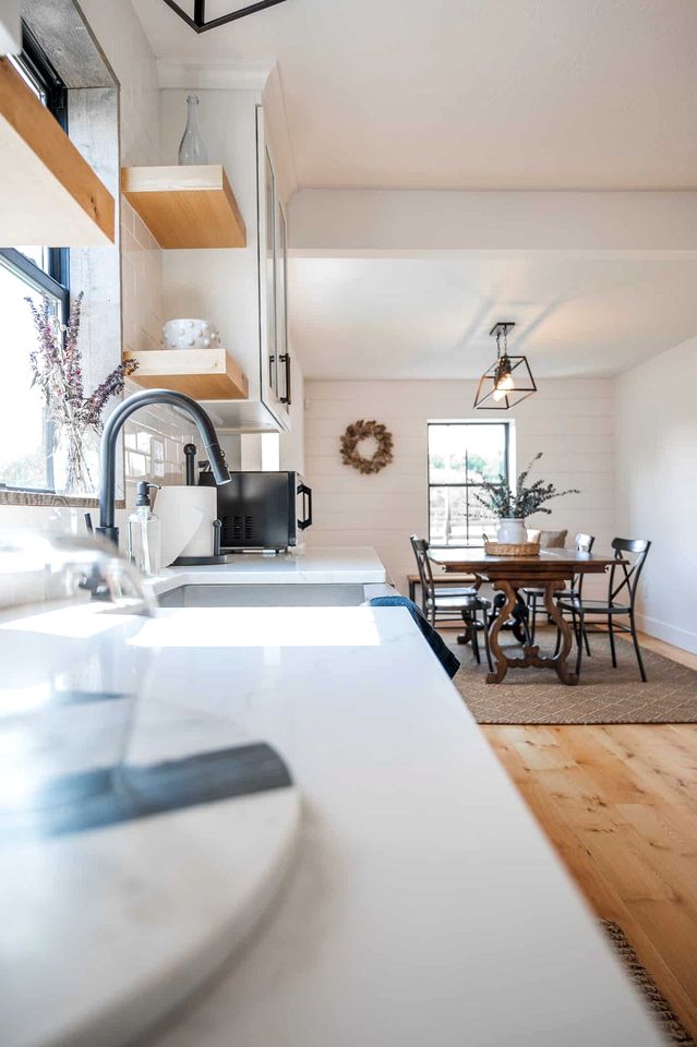 Modern Farmhouse Cottage with Stunning Lake Views Nestled in Ohio's Wine Country near Madison, Ohio