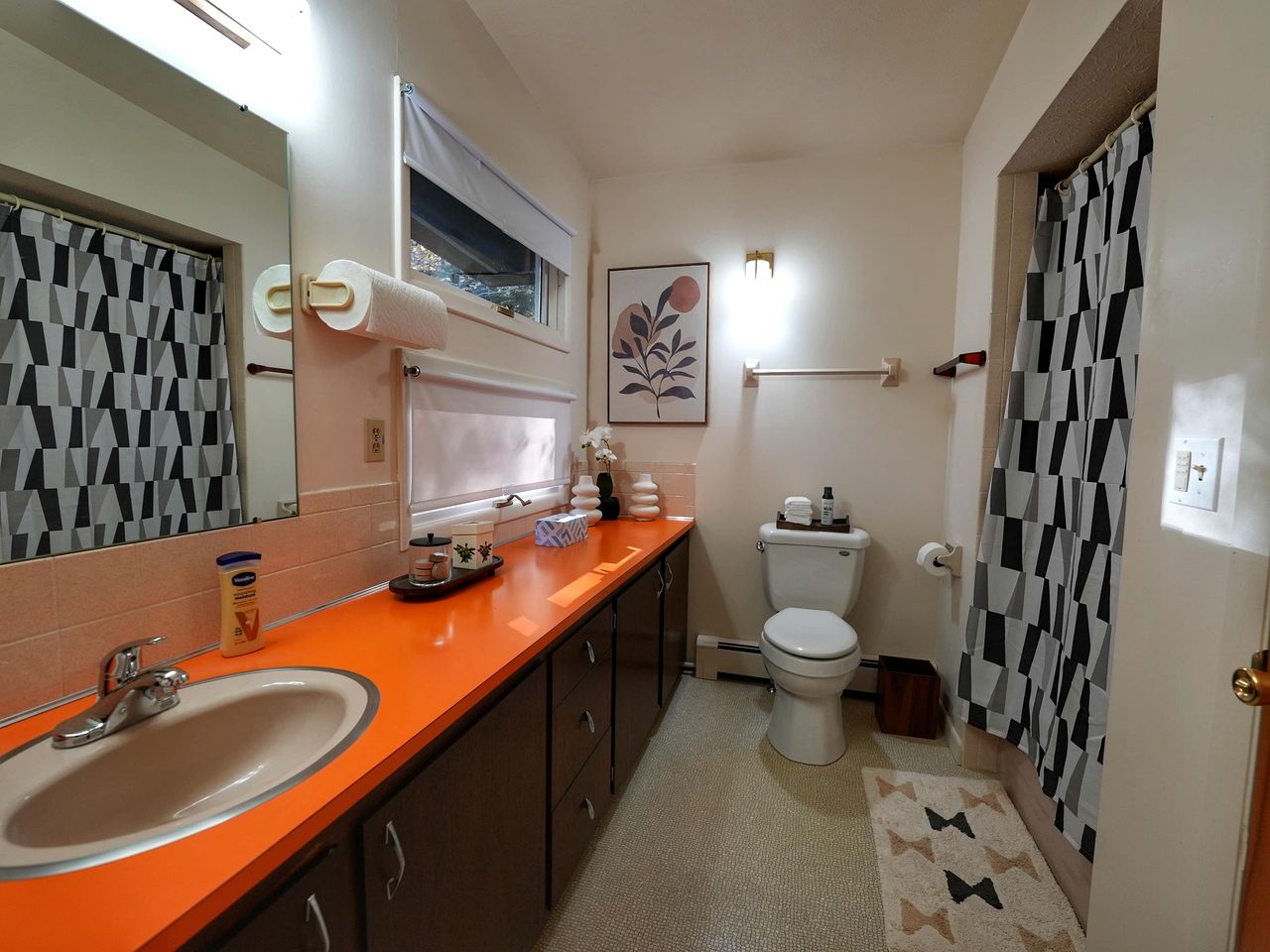 Luxurious Vintage-Inspired Cottage with Sauna for a Fantastic Family Retreat near Madison, Ohio