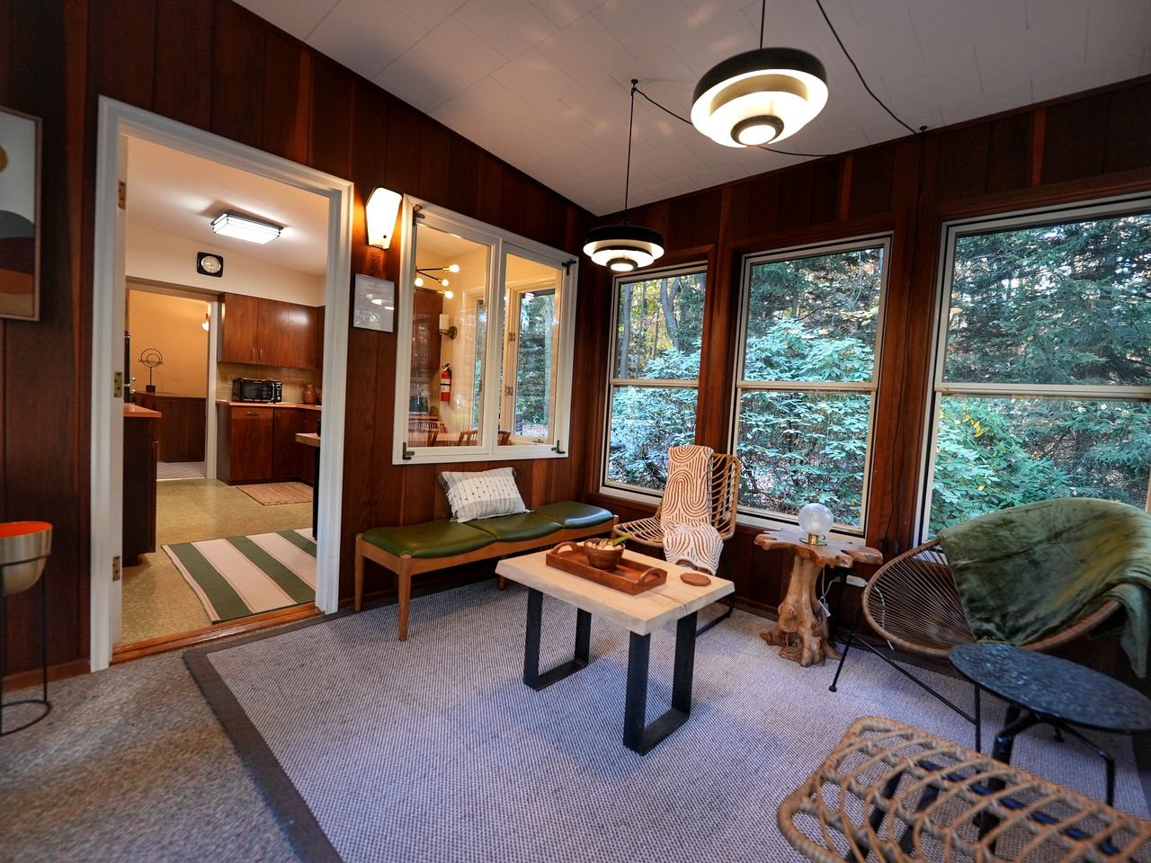 Luxurious Vintage-Inspired Cottage with Sauna for a Fantastic Family Retreat near Madison, Ohio