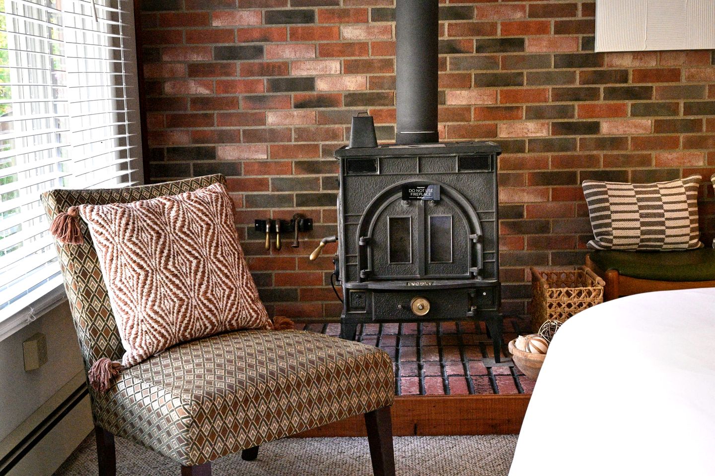 Luxurious Vintage-Inspired Cottage with Sauna for a Fantastic Family Retreat near Madison, Ohio