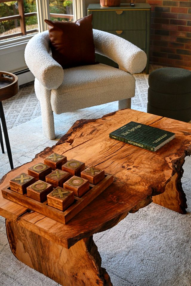 Luxurious Vintage-Inspired Cottage with Sauna for a Fantastic Family Retreat near Madison, Ohio