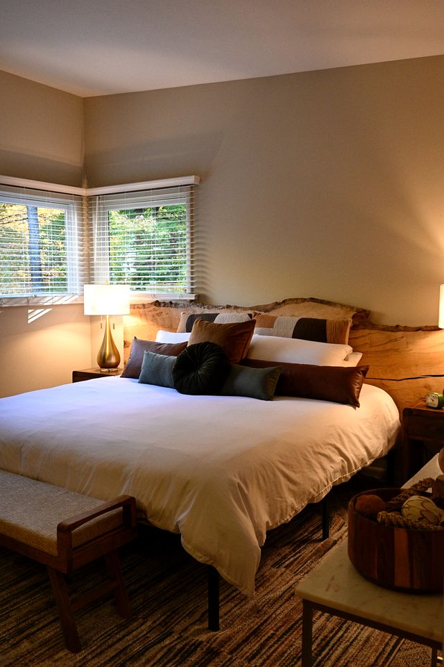 Luxurious Vintage-Inspired Cottage with Sauna for a Fantastic Family Retreat near Madison, Ohio