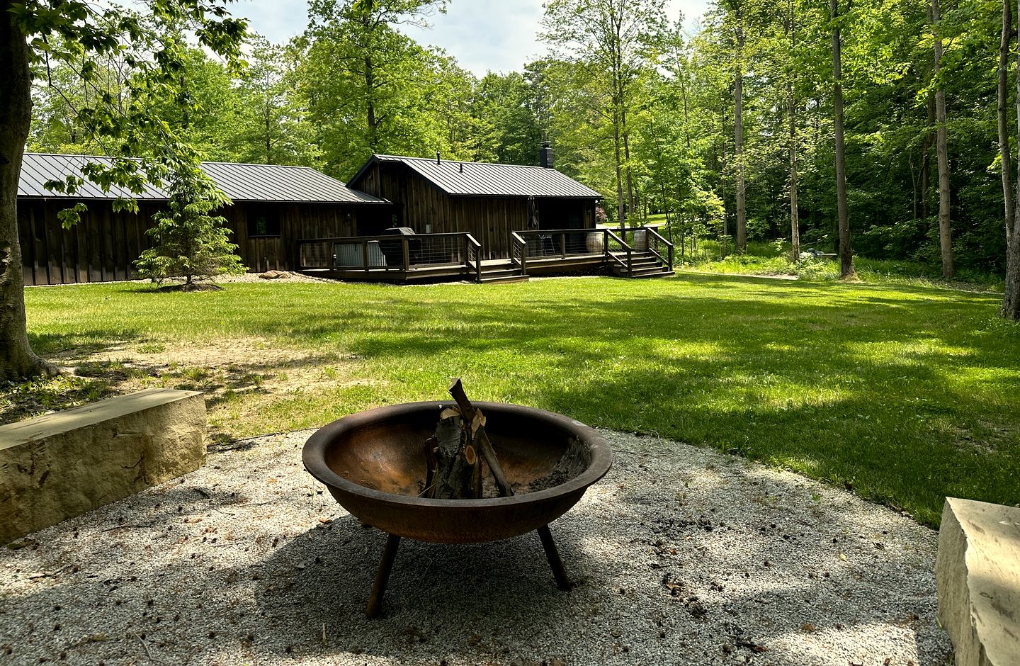 Spacious Modern Cabin with Private Deck for a Memorable Family Getaway near Madison, Ohio