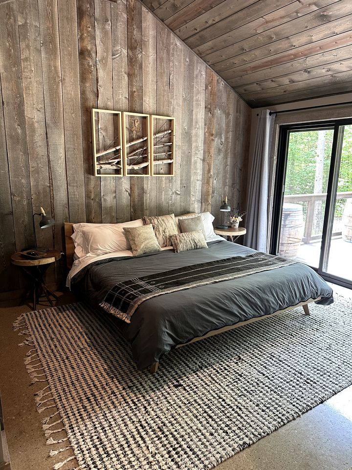 Spacious Modern Cabin with Private Deck for a Memorable Family Getaway near Madison, Ohio