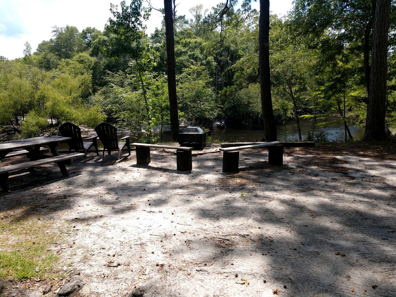 Peaceful Riverfront Manufactured Home with Fireplace on the Great Satilla River near Woodbine, Georgia