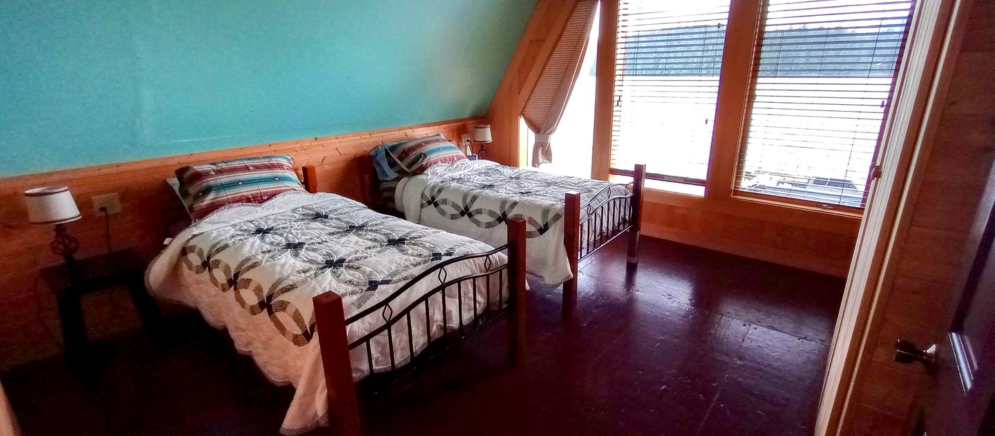 Remote Waterfront Cabin with Incredible Views for an Unforgettable Escape in Nature near Ketchikan, Alaska