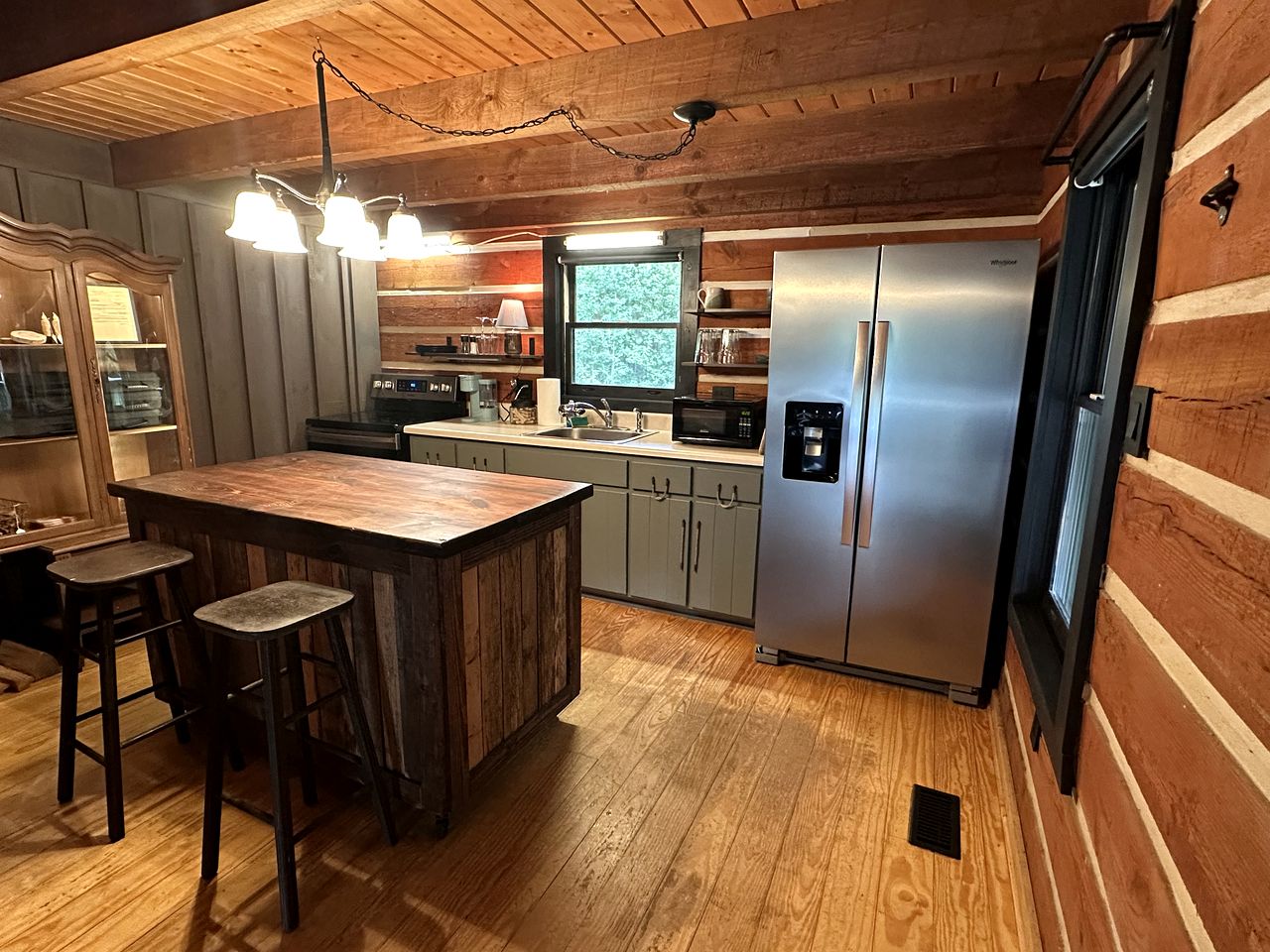 Secluded Woodland Cabin with Kayaks & Fire Pit near Rivers in Virginia