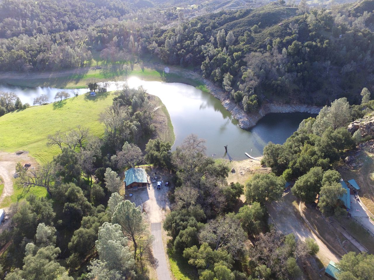 Scenic Lakefront Cabin with Private Hiking Trails near Wineries in Paso Robles, California