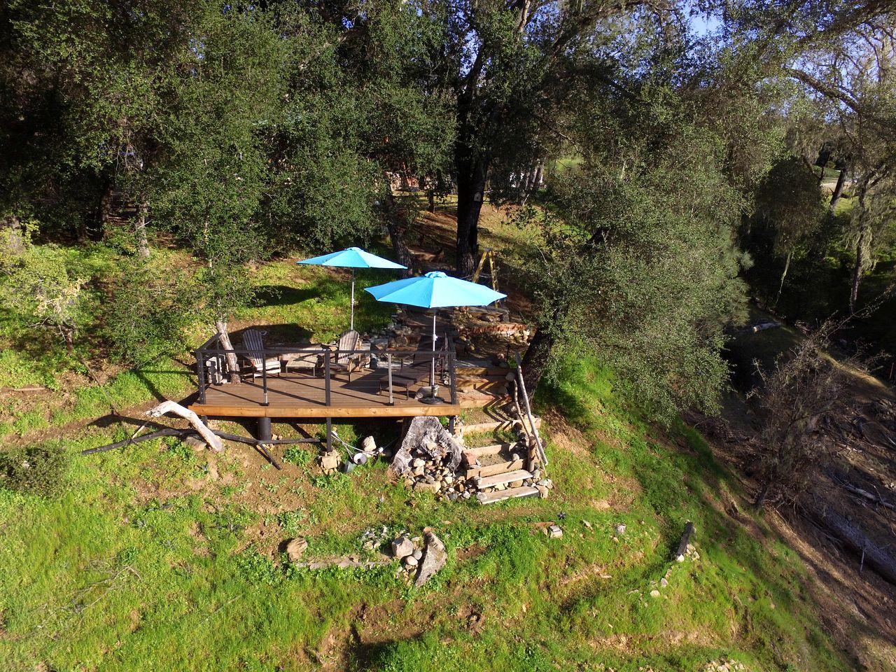 Scenic Lakefront Cabin with Private Hiking Trails near Wineries in Paso Robles, California