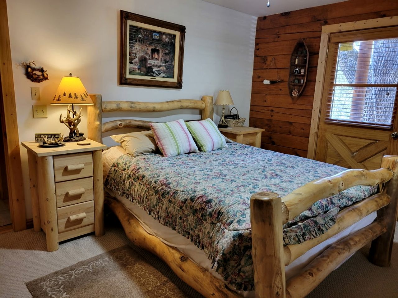 Scenic Lakefront Cabin with Private Hiking Trails near Wineries in Paso Robles, California