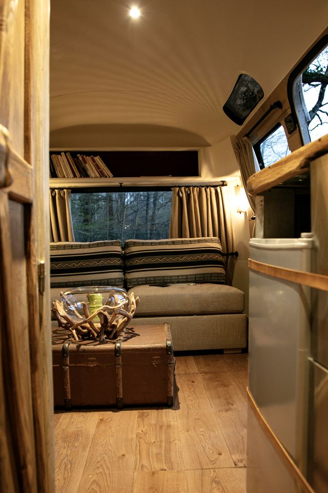 Cozy Renovated Airstream on a Stunning Equine Retreat for a Romantic Escape near Romorantin-Lanthenay, France