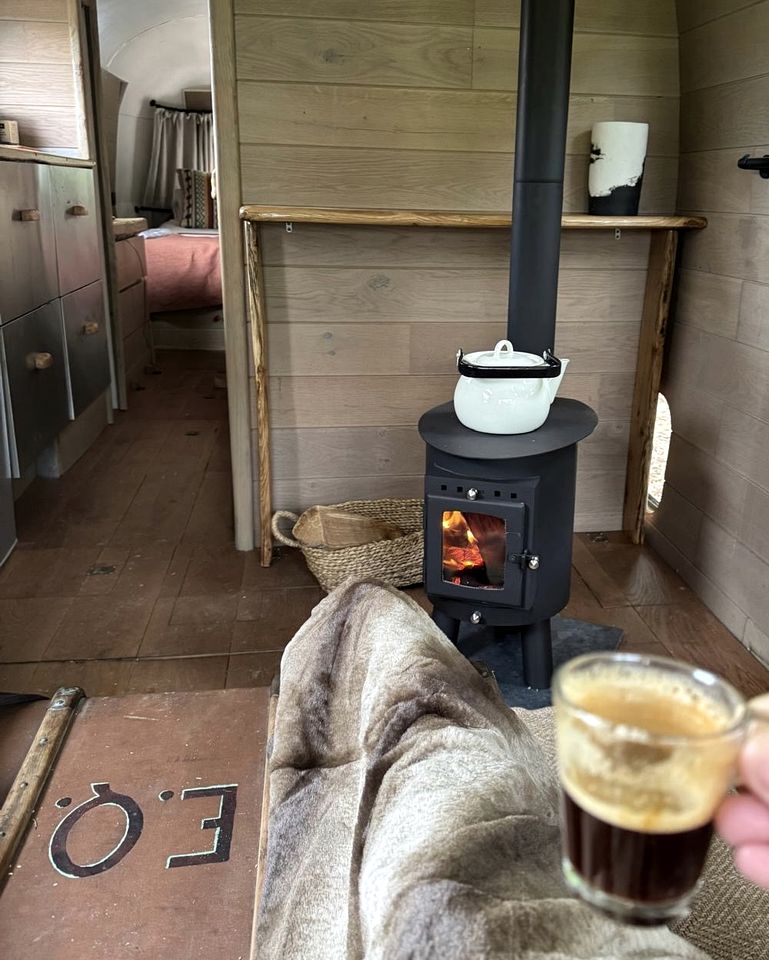 Cozy Renovated Airstream on a Stunning Equine Retreat for a Romantic Escape near Romorantin-Lanthenay, France