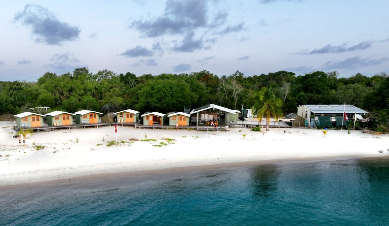 Charming Beachfront Cabin with Breathtaking Views for a Unique Romantic Escape near Nhulunbuy, Northern Territory
