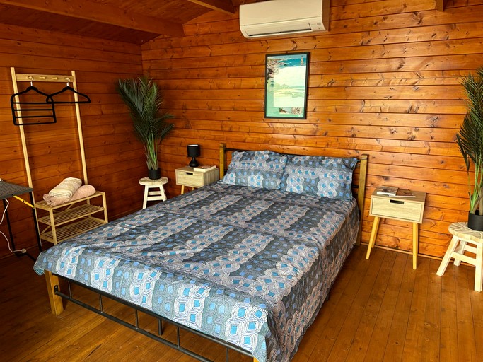 Cabins (Australia, Nhulunbuy, Northern Territory)