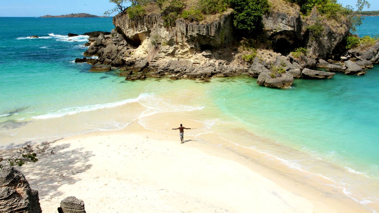 Cozy Beachfront Cabin Surrounded by Incredible Nature with Amazing Activities near Nhulunbuy, Northern Territory