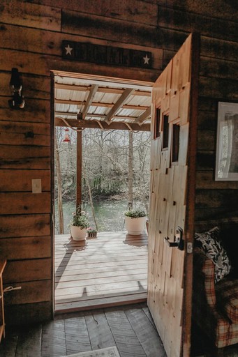 Cabins (United States of America, Dixon, Missouri)