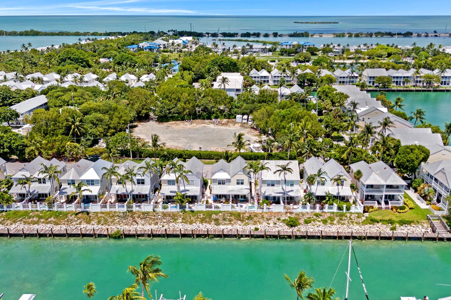 Beautiful Modern Vacation Rental for an Incredible Getaway in Duck Keys, Florida