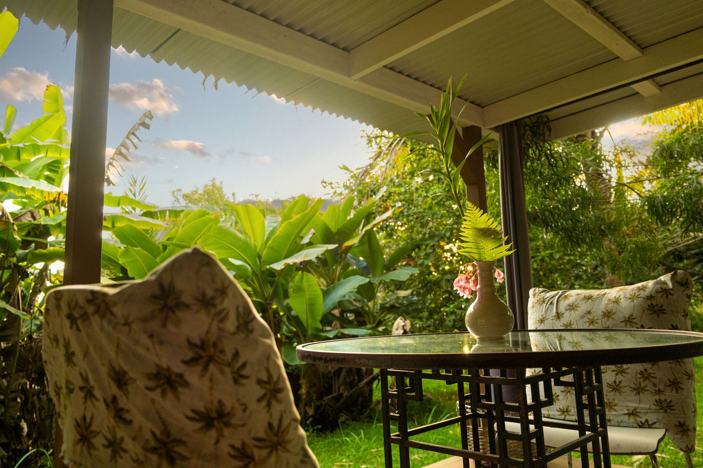 Unique Cabin for a Romantic Getaway Surrounded by Nature in Kealakekua, Hawaii