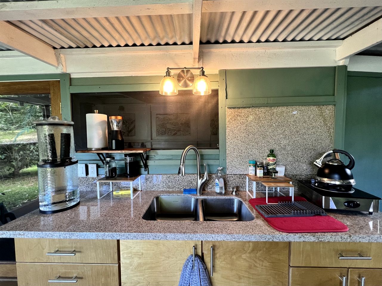 Unique Cabin for a Romantic Getaway Surrounded by Nature in Kealakekua, Hawaii