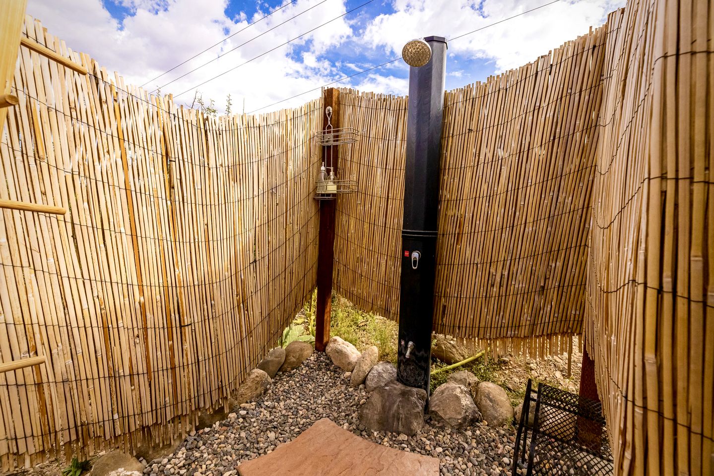 Amazing Unique Barrel Pod with Incredible Views for an Unforgettable Romantic Getaway near Lake Montezuma, Arizona