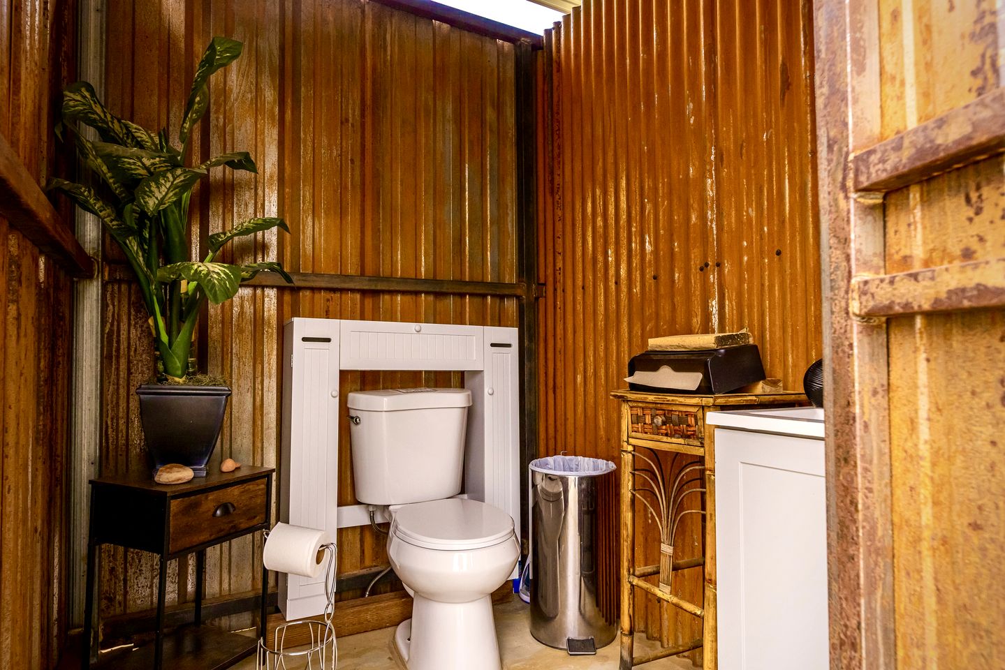 Amazing Unique Barrel Pod with Incredible Views for an Unforgettable Romantic Getaway near Lake Montezuma, Arizona