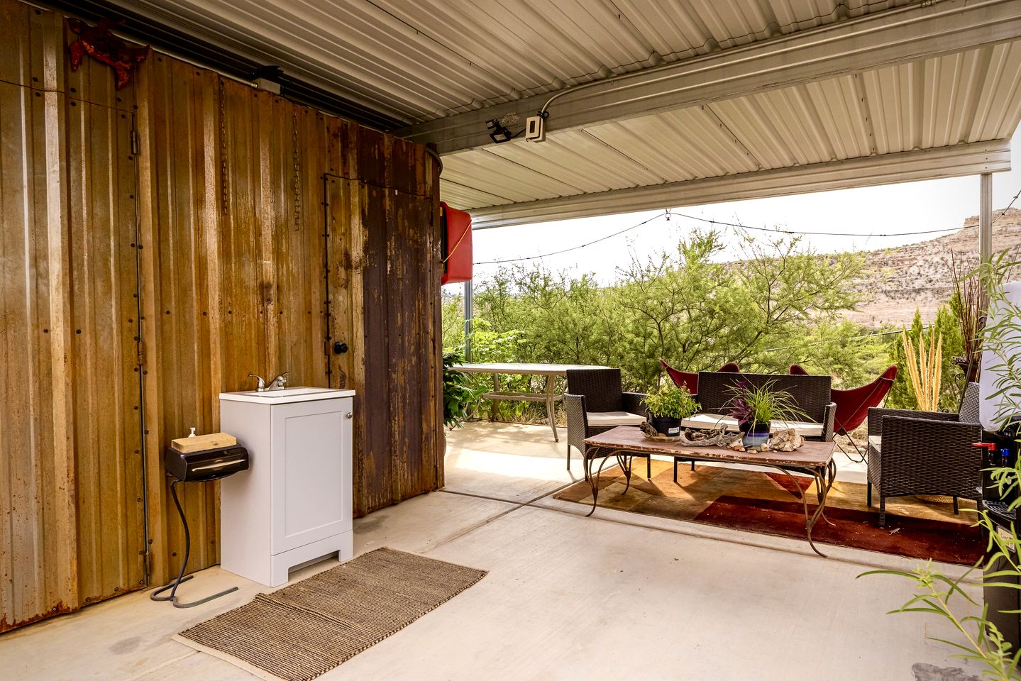 Amazing Unique Barrel Pod with Incredible Views for an Unforgettable Romantic Getaway near Lake Montezuma, Arizona