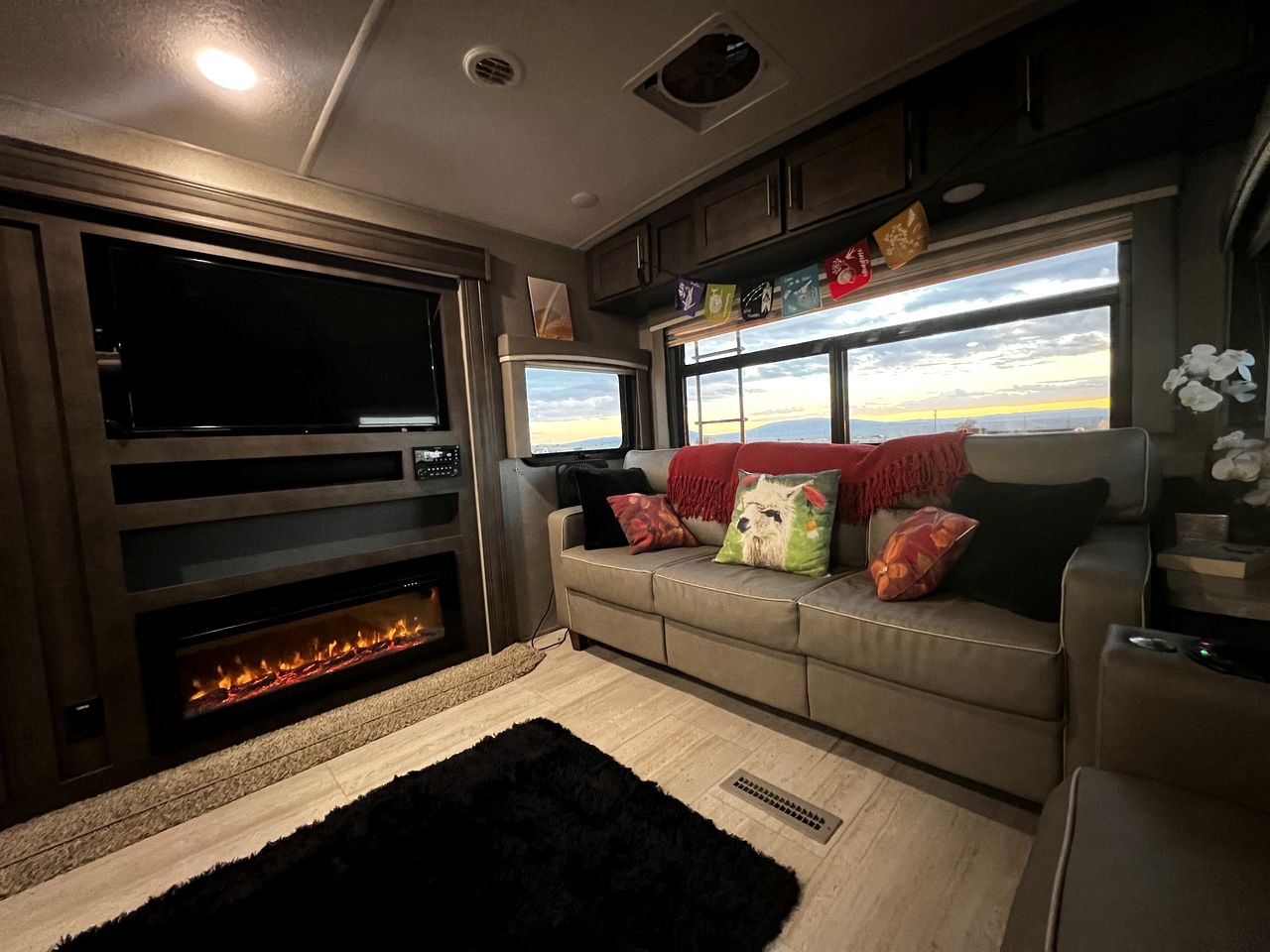 Spacious Camper on a Llama Rescue Ranch with Stunning Views near Questa, New Mexico