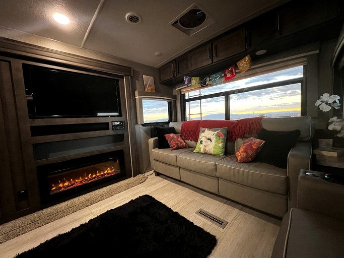 Caravans (United States of America, Questa, New Mexico)