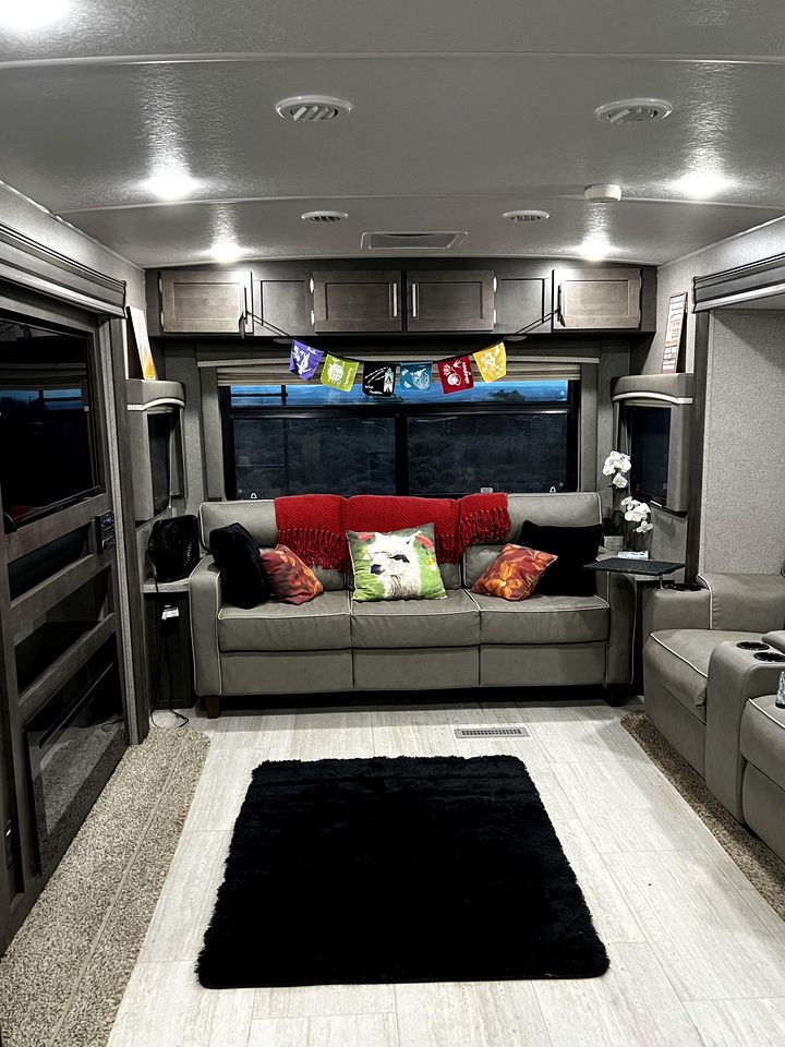 Spacious Camper on a Llama Rescue Ranch with Stunning Views near Questa, New Mexico