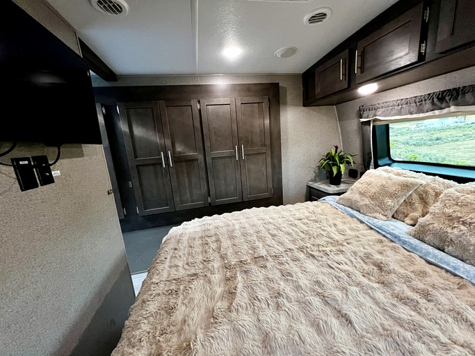 Caravans (United States of America, Questa, New Mexico)