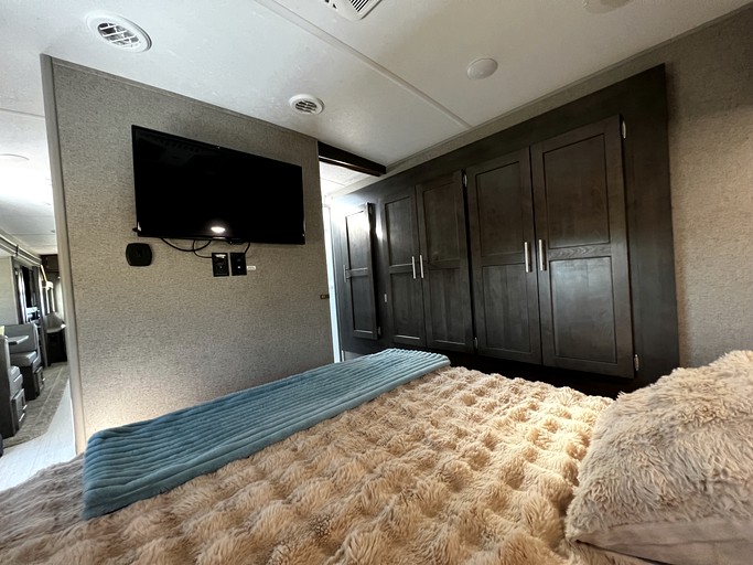 Caravans (United States of America, Questa, New Mexico)