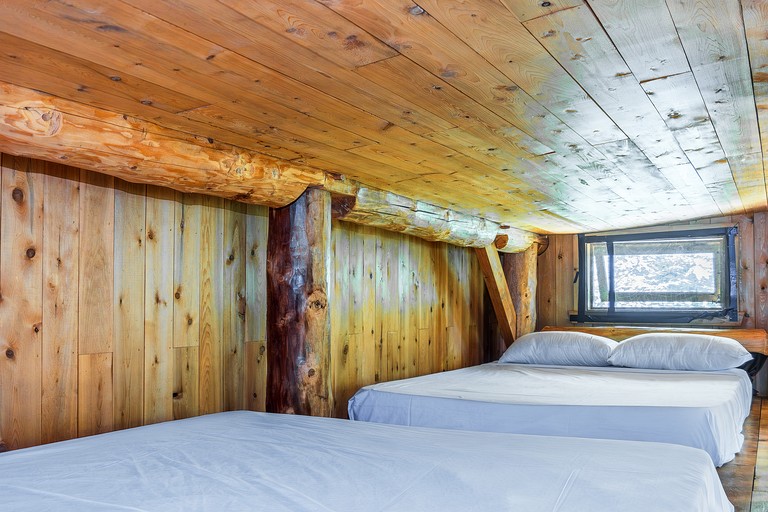 Cabins (Canada, Harrington, Quebec)