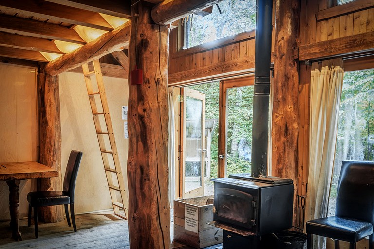 Cabins (Canada, Harrington, Quebec)