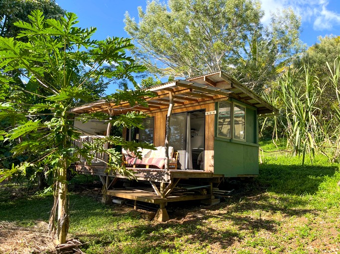 Cute Cabin for Two Surrounded by Nature for a Peaceful Getaway in Kealakekua, Hawaii